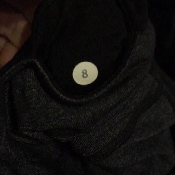 Lululemon capris size 8 - Picture 4 of 4